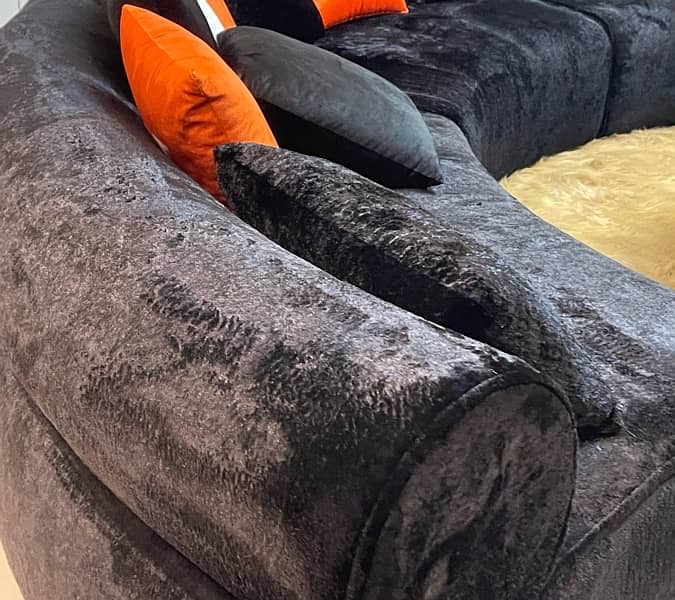 Grand Piano / bassclef grand piano / pool tables / sofas / centre tabl

                                                            alt=