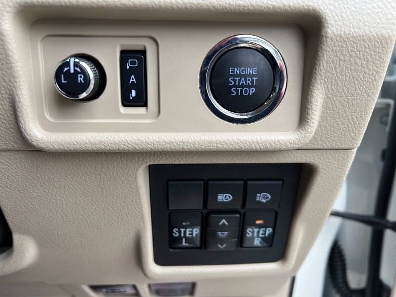 Toyota Prado TXL 2021 with auto side step 7 seat suntoof

                                                            alt=