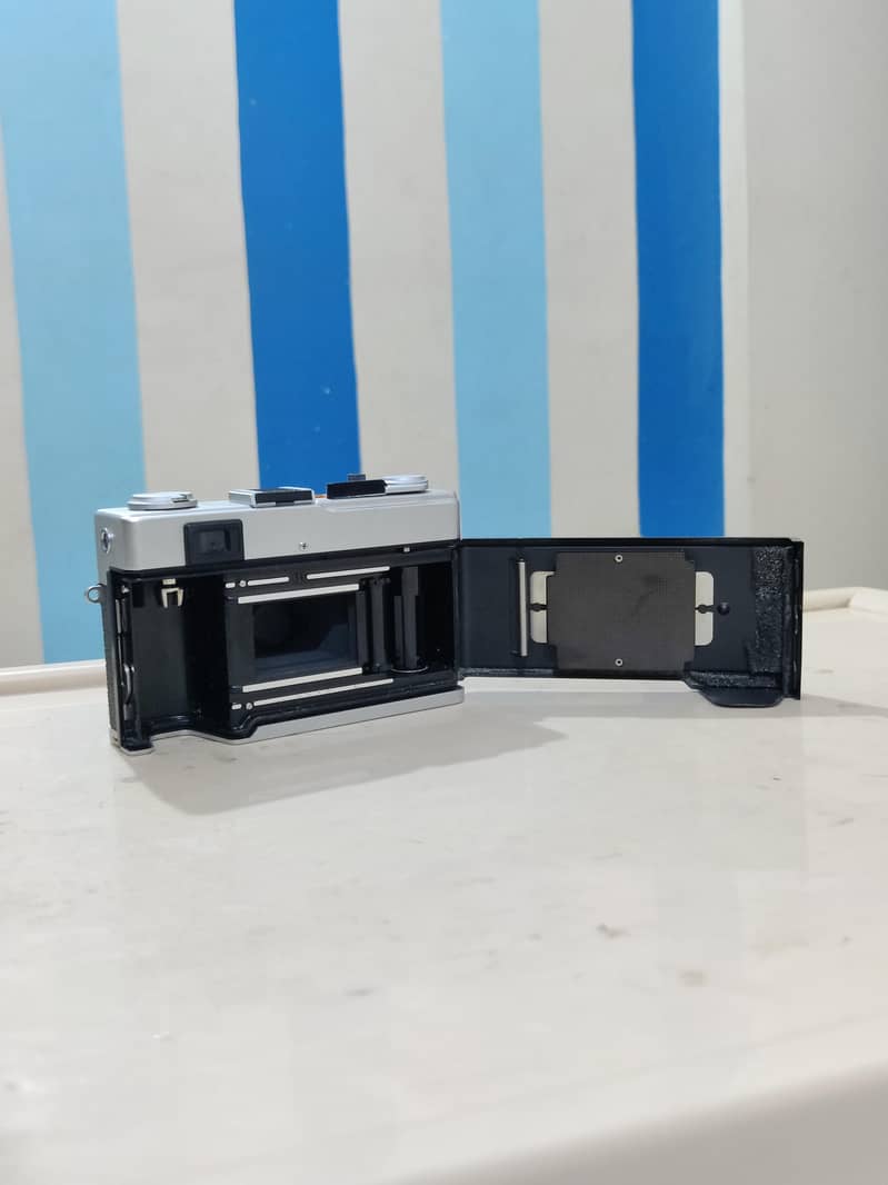 Olympus 35 ED Vintage Rangefinder Film Camera – Rare, Clean Condition

                                                            alt=