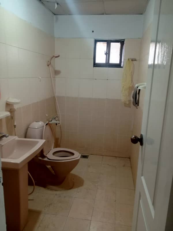 In Gulshan-e-Iqbal - Block 3 240 Square Yards Lower Portion For rent

                                                            alt=