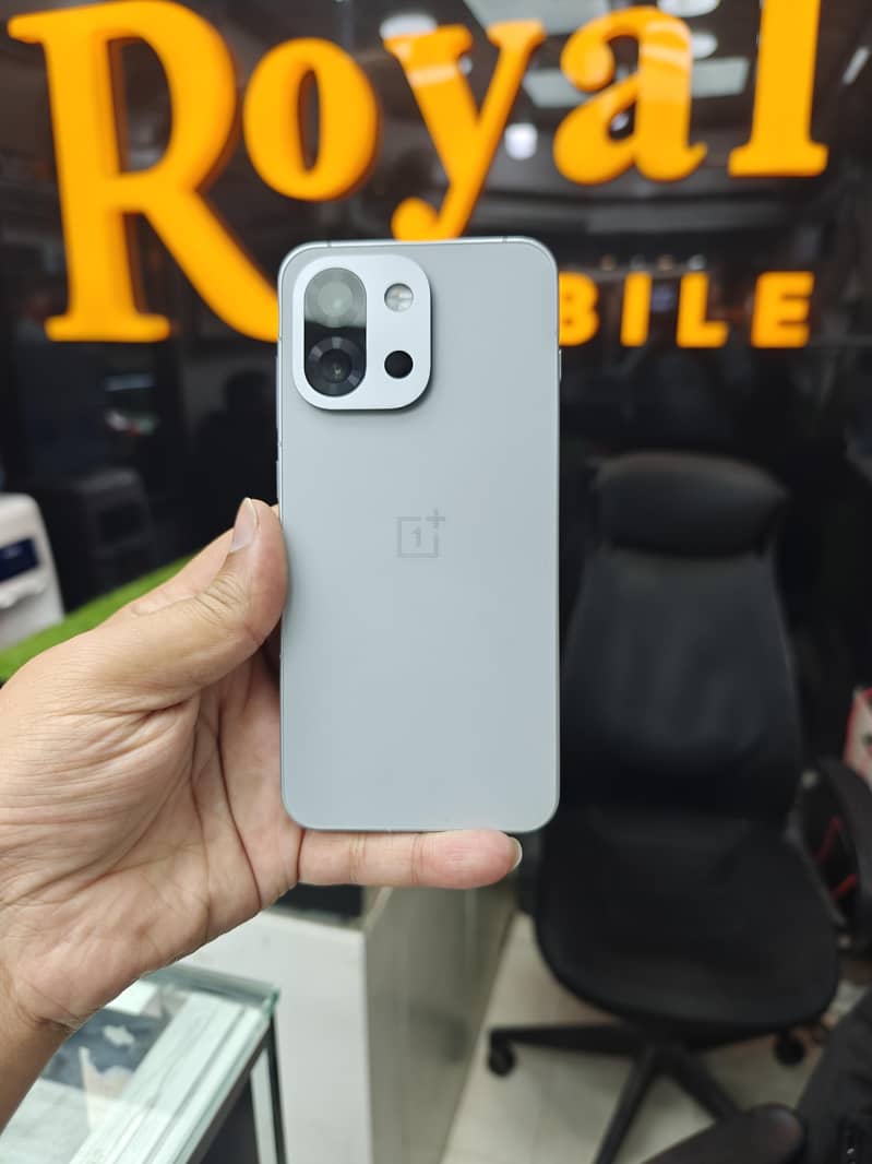 Oneplus 13t,13s 12gb 256gb non pta available

                                                            alt=