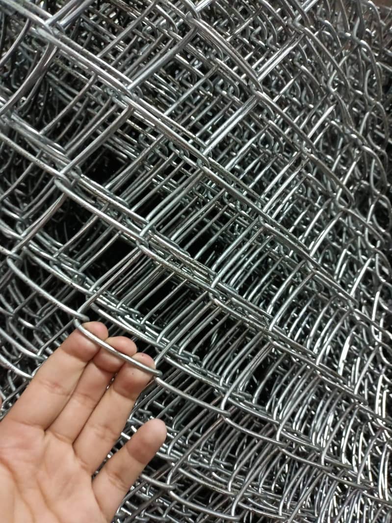 Welded Mesh Jali Chain Link Fence Razor Wire Barbed Wire Security Wire

                                                            alt=