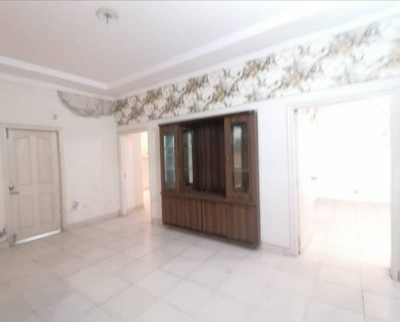 Facing Park 1450 Square Feet Flat For Grabs In Raiwind Road