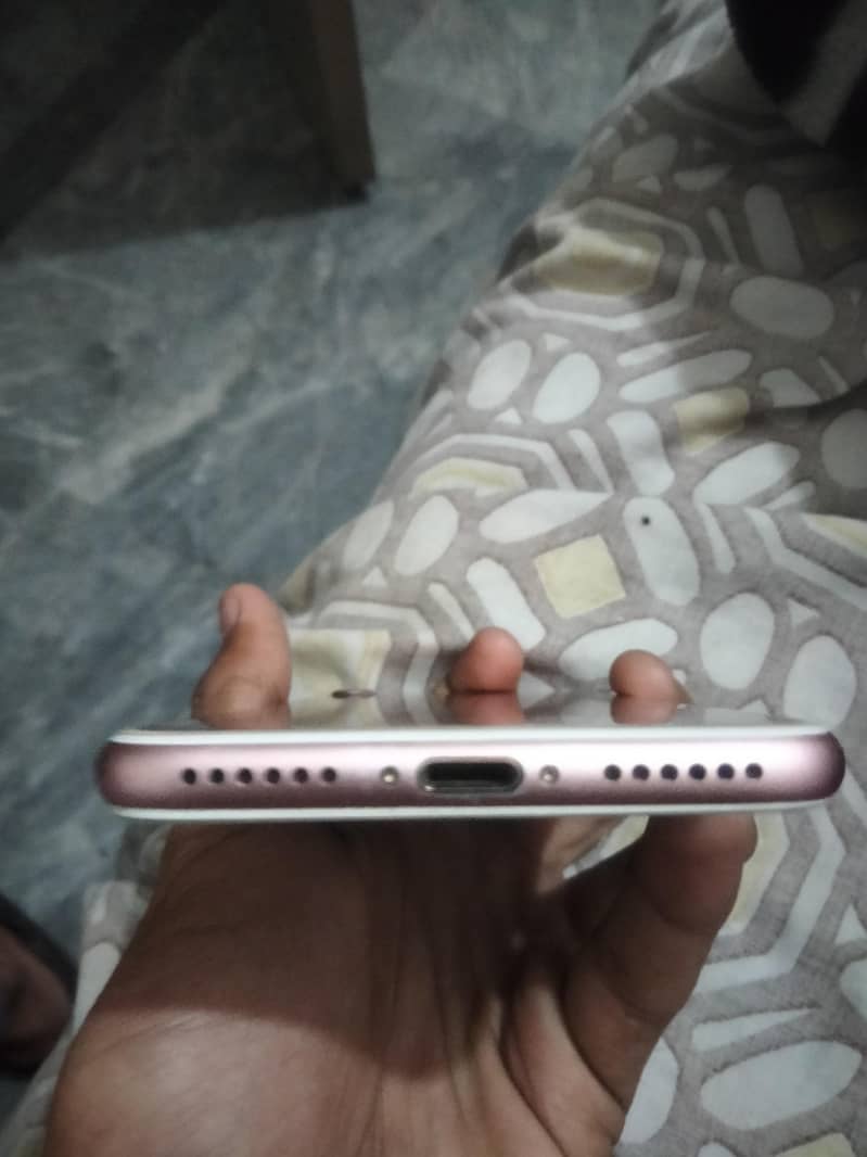 i phone 7

                                                            alt=