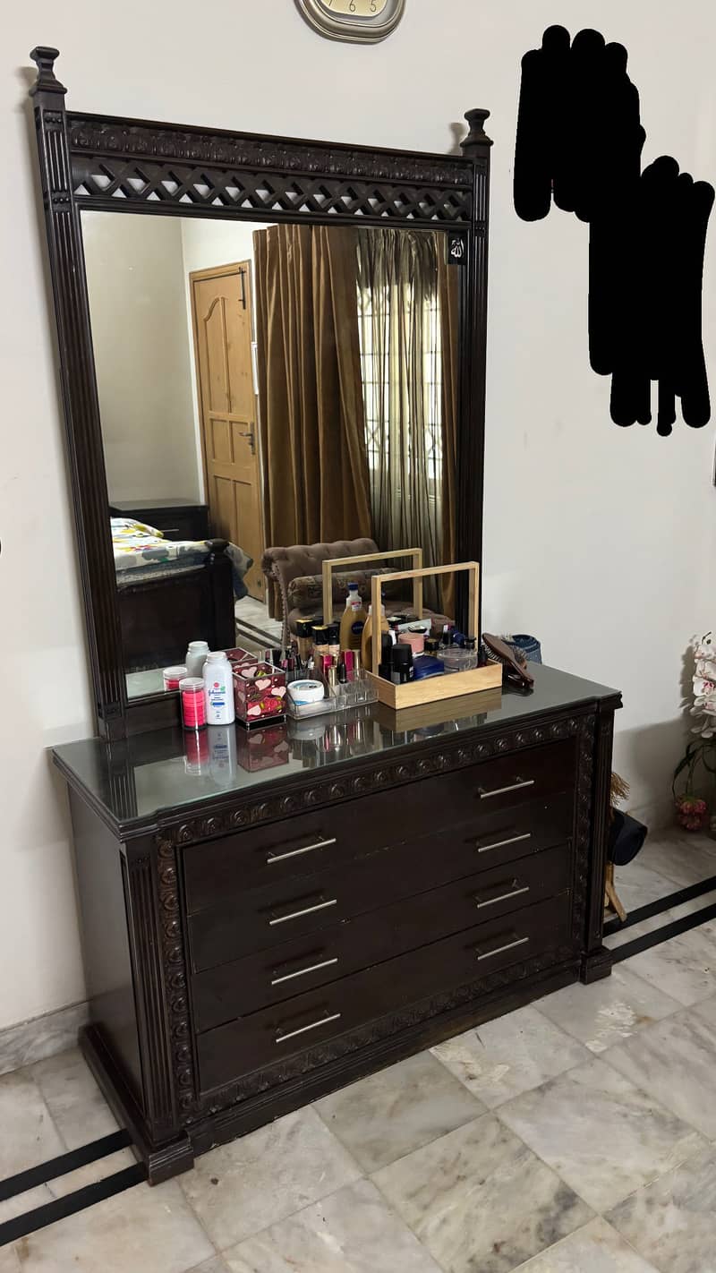 BED SET WITH SETTEE

                                                            alt=