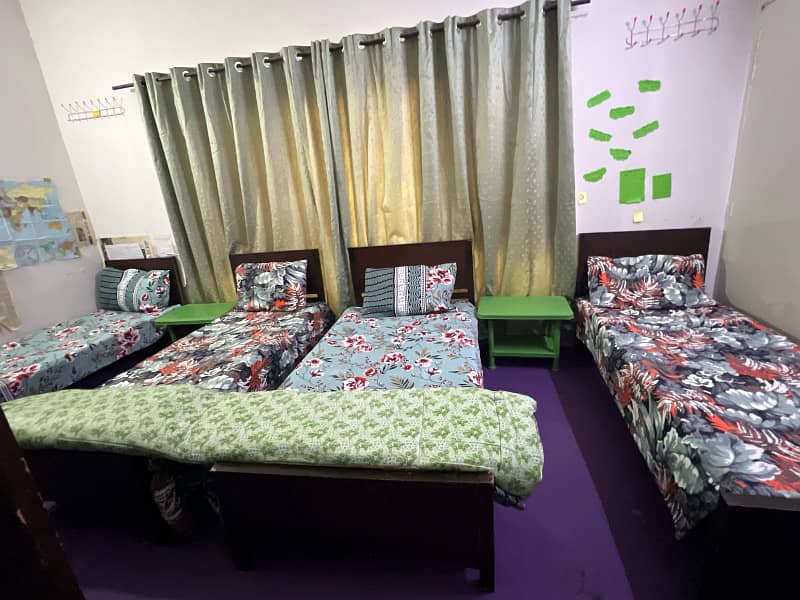 Girls Hostel Room Available in G10

                                                            alt=