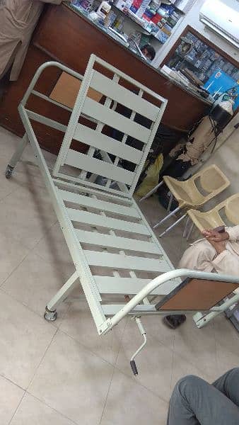 hospital bed for patient single function used neat & clean

                                                            alt=
