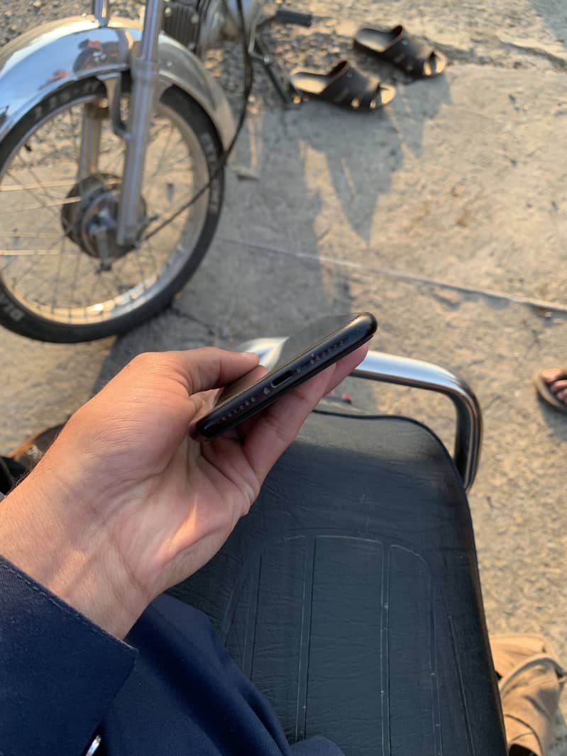 iPhone XR for sale

                                                            alt=