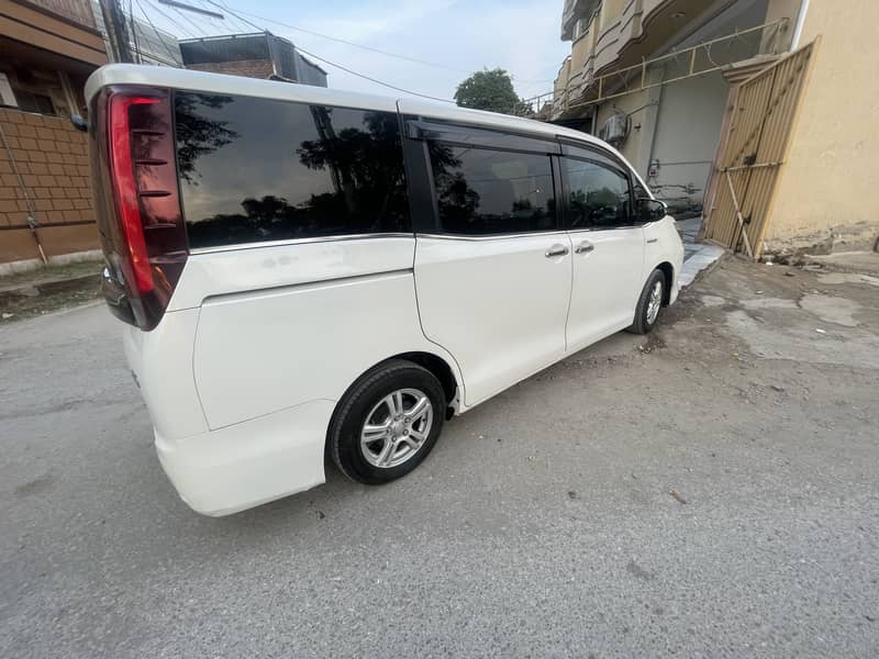 Toyota Esquire 2015/2021 Import | Hybrid | 7-Seater

                                                            alt=