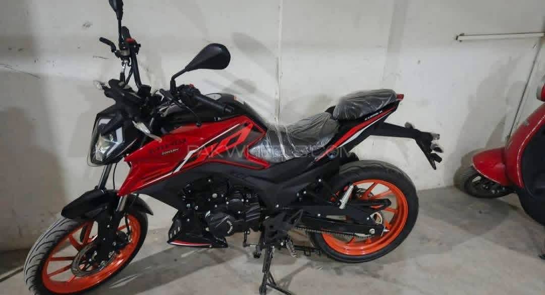 Super Star Batlo 4 ZS200

                                                            alt=