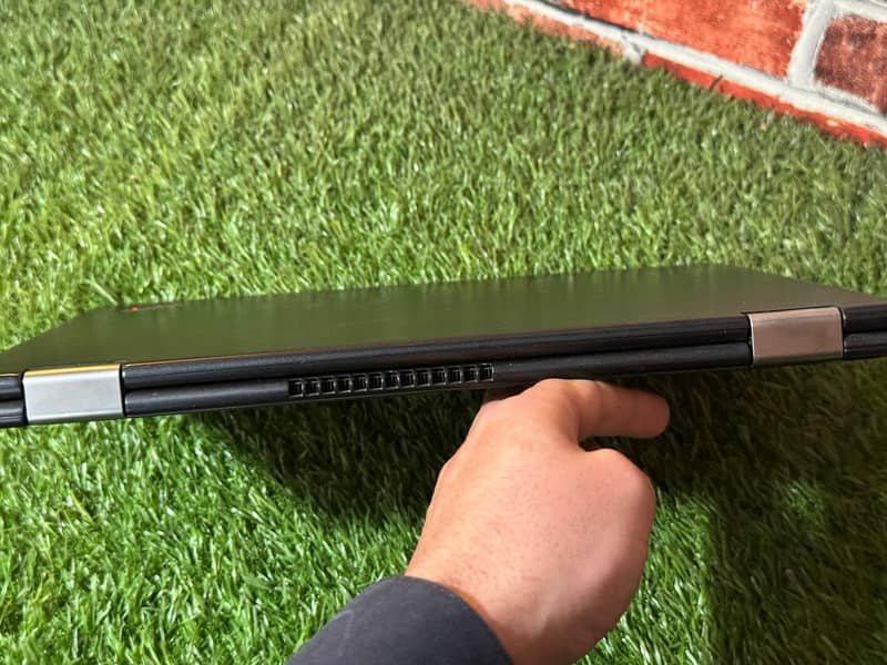 Lenovo thinkpad yoga 370 | core i5 7th Gen | 16GB Ram | 512GB SSD

                                                            alt=