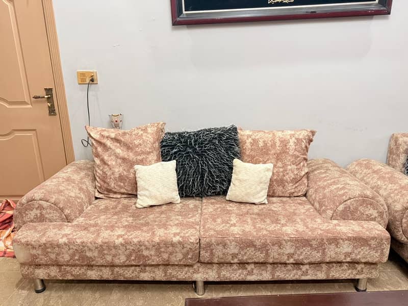 12 seater sofa set in good condition

                                                            alt=