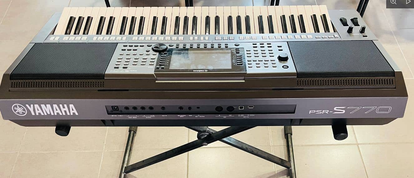 Yamaha PSR-S770 in new condition 10/10 with WARANTY!

                                                            alt=