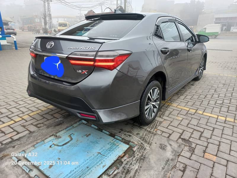 Toyota Corolla Altis 1.6 X CVT-i 2018

                                                            alt=
