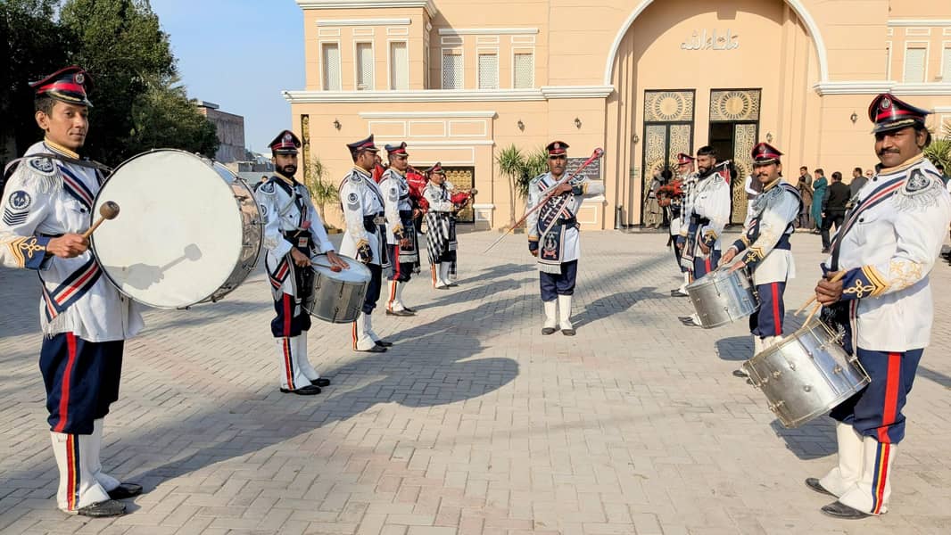 Band Baja Services, Dhol, Shehnai, Qawali, Mehndi, Wedding & Parties

                                                            alt=