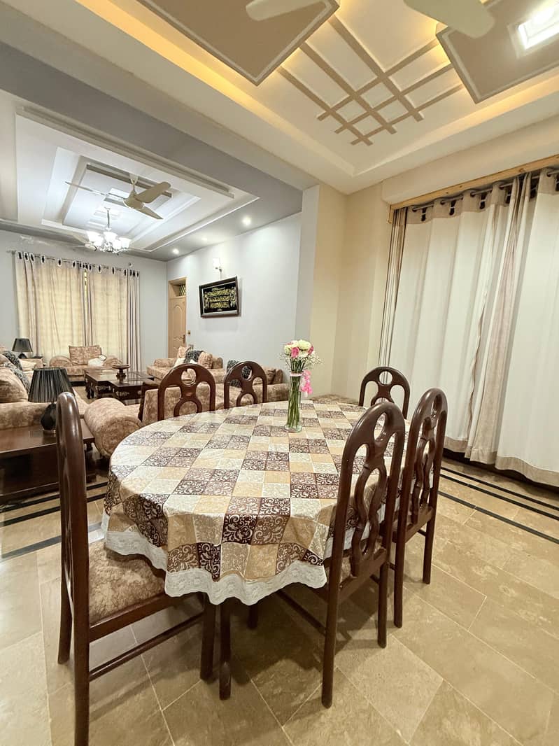 6 seater dining table old wood

                                                            alt=