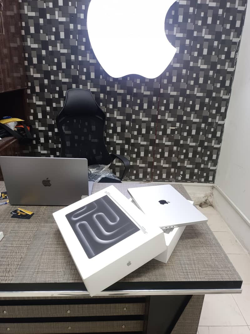 MACBOOK PRO M4 2024 14 INCH 24GB 1TB BOX 24 CC 100 HLT 2 YEAR WARRANTY

                                                            alt=