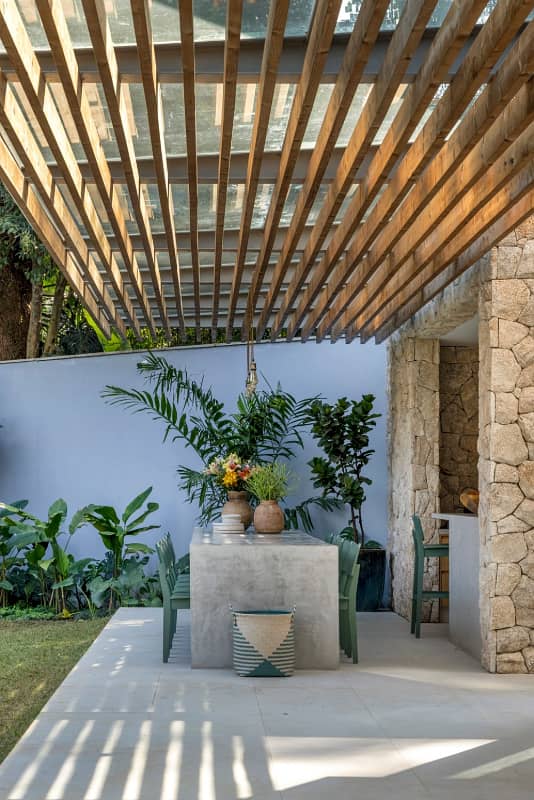 2000 Yards Commercial Use Bungalow / Office For Rent Having A Big Garage And Large Open Halls For Commercial / Office Use Located Near Karsaz, Shahrah-e-Faisal Shaheed-e-Millat With Permission To Operate 24/7

                                                            alt=