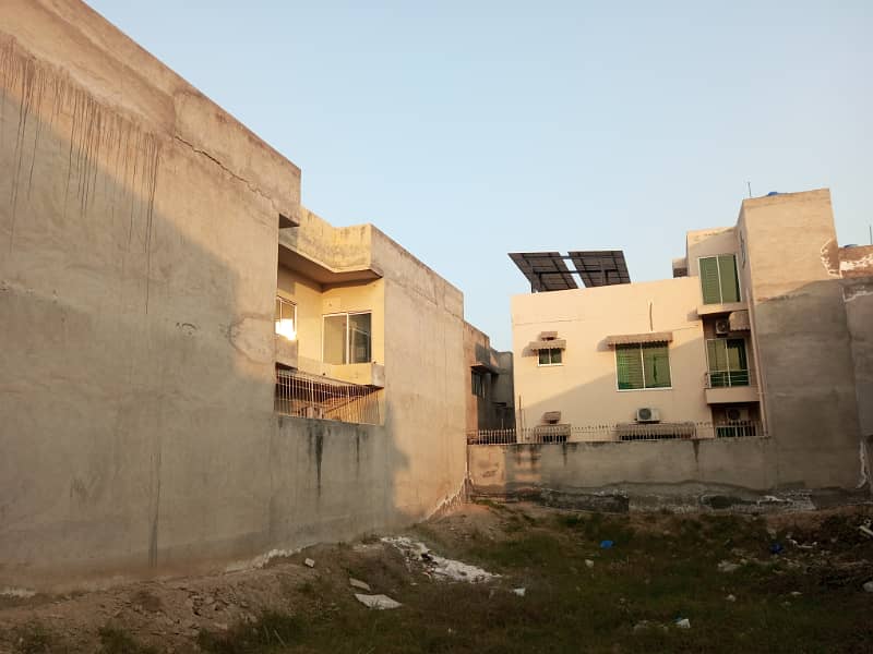 Kanal Plot Punjab Govt Employees Cooprative Housing Society Phase-2 Lahore

                                                            alt=