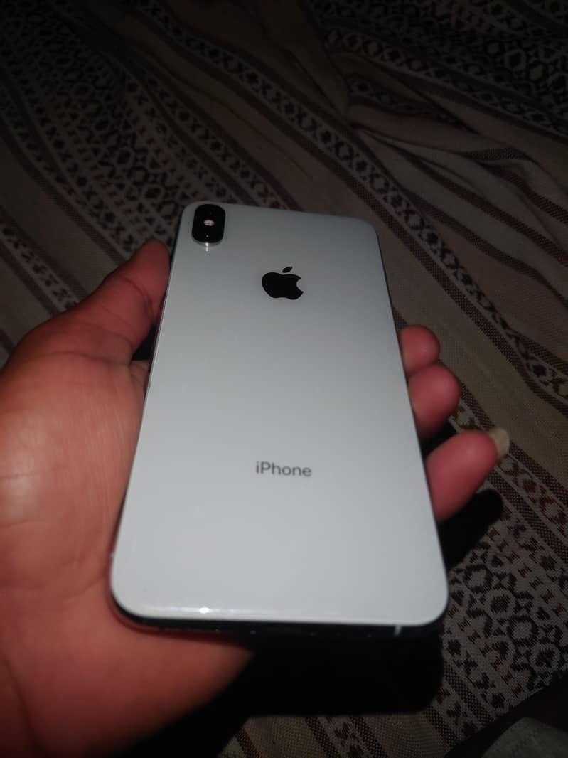 I phone xsmax non PTA  factory unlock 64GB all ok no any fold bettry77

                                                            alt=