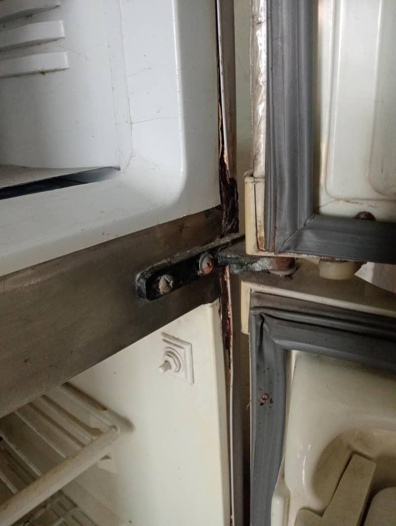 PEL USED FRIDGE MEDIUM SIZE

                                                            alt=