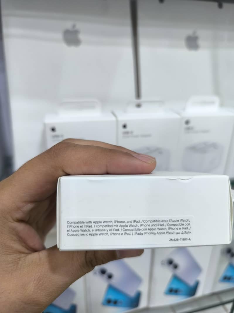 DUBAI APPLE STORE ADOPTER

                                                            alt=