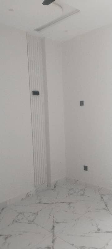 5marla Brand New House

                                                            alt=