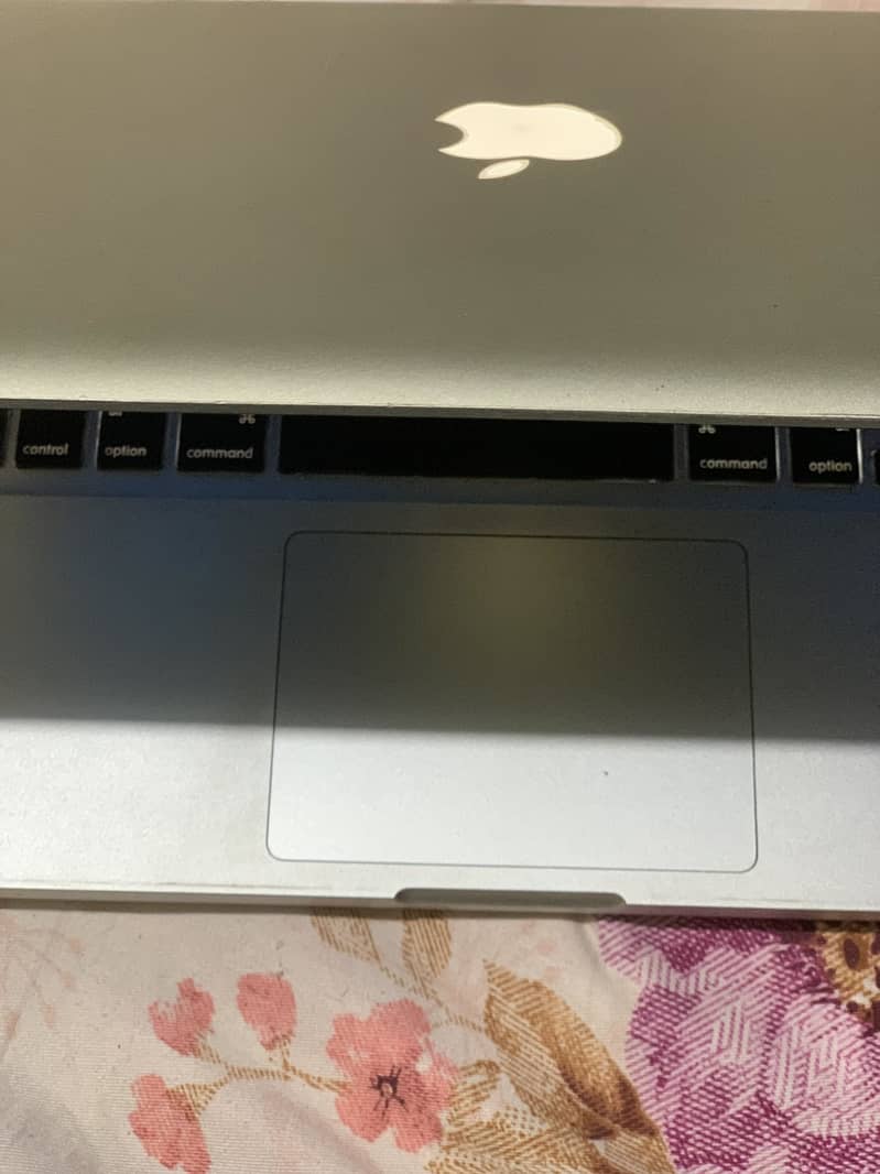 Apple Mac Book pro

                                                            alt=