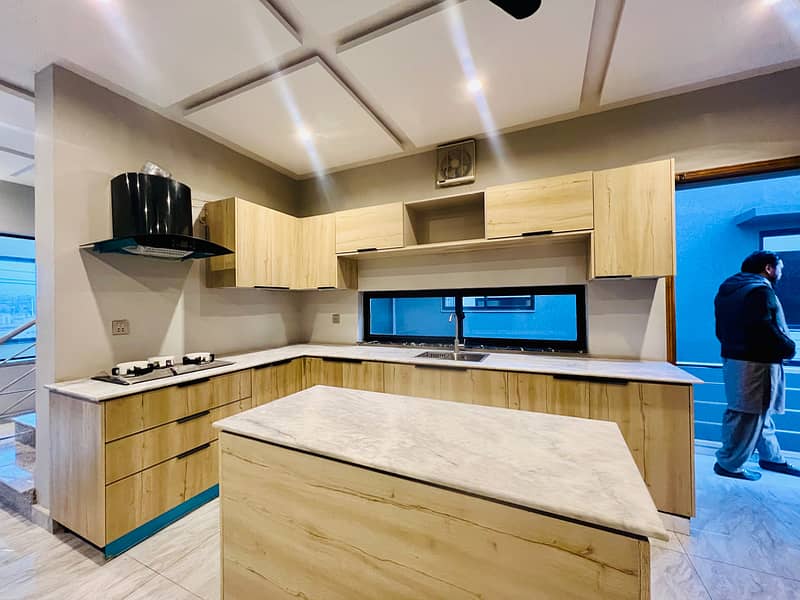 10 Marla Investors Rate House For Sale

                                                            alt=