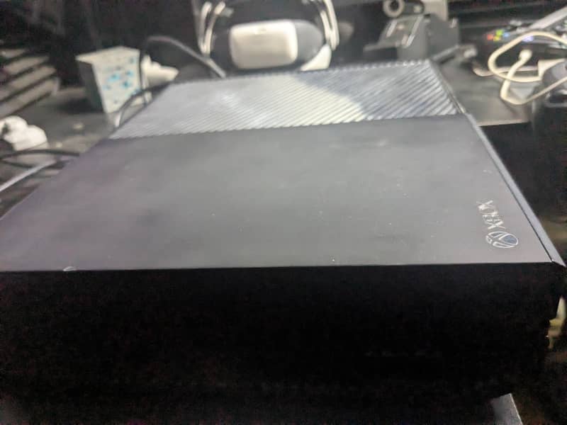 Xbox One 500gb in good condition

                                                            alt=