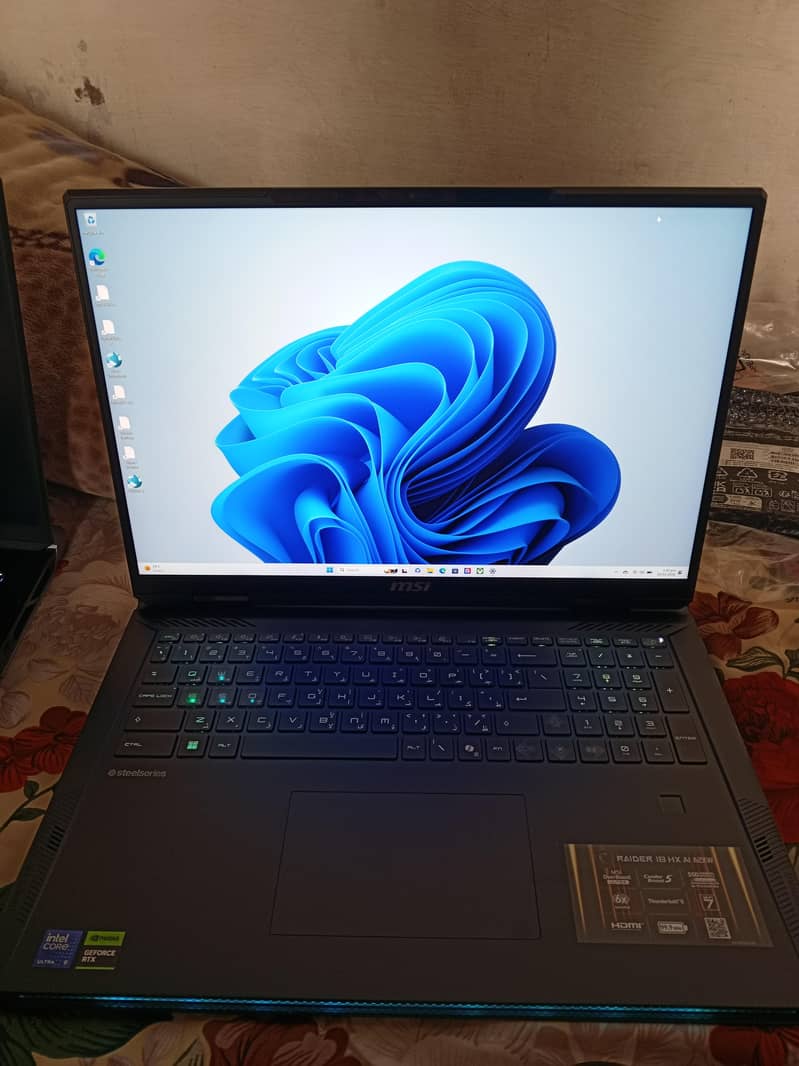 MSI Raider 18 HX Ai Dragon edition

                                                            alt=