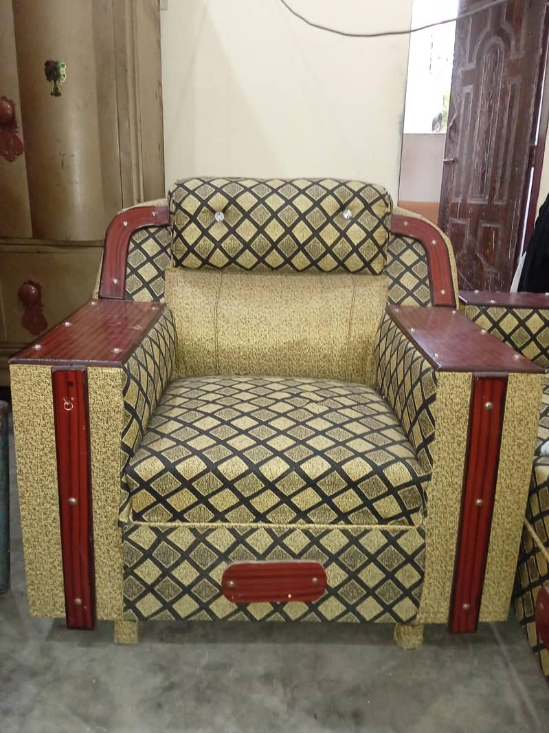 sitting sofa

                                                            alt=