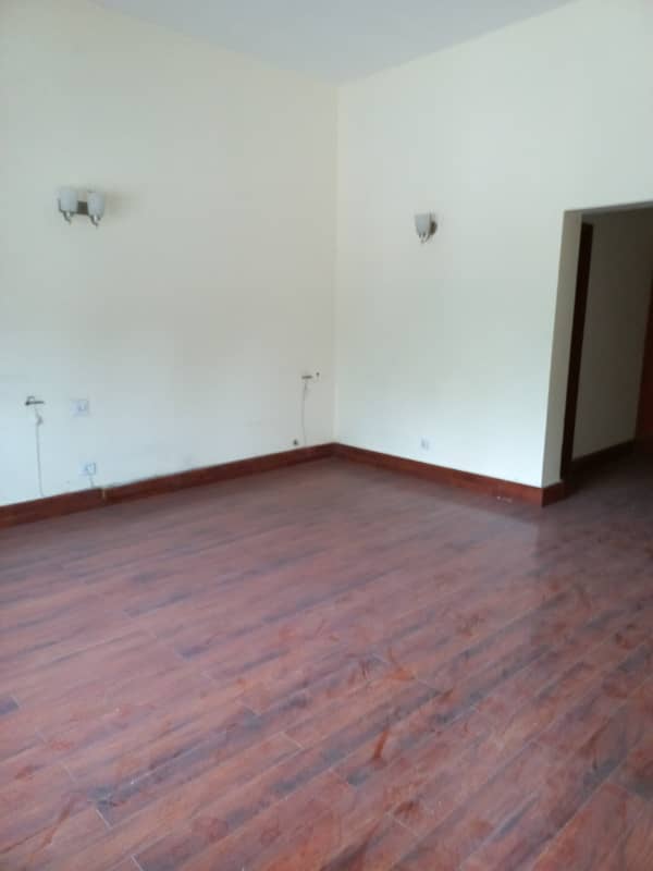 10 Marla House For Rent In Gulberg

                                                            alt=