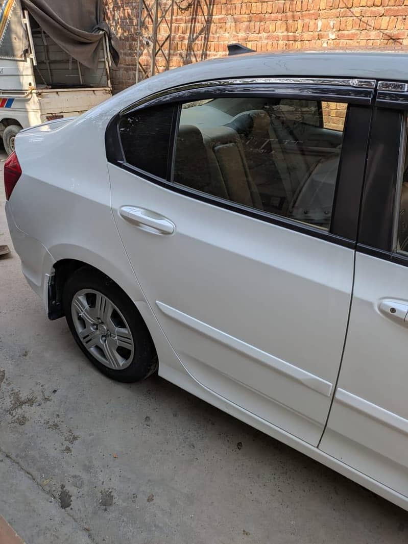 total genuine honda city automatic very urgent sale

                                                            alt=