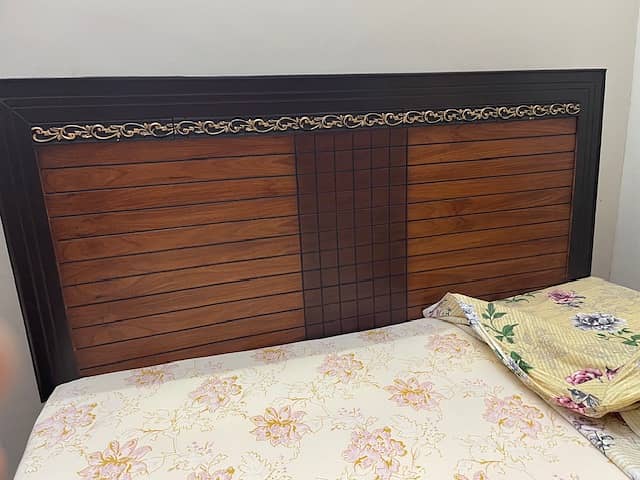 King Bed & Mattress

                                                            alt=