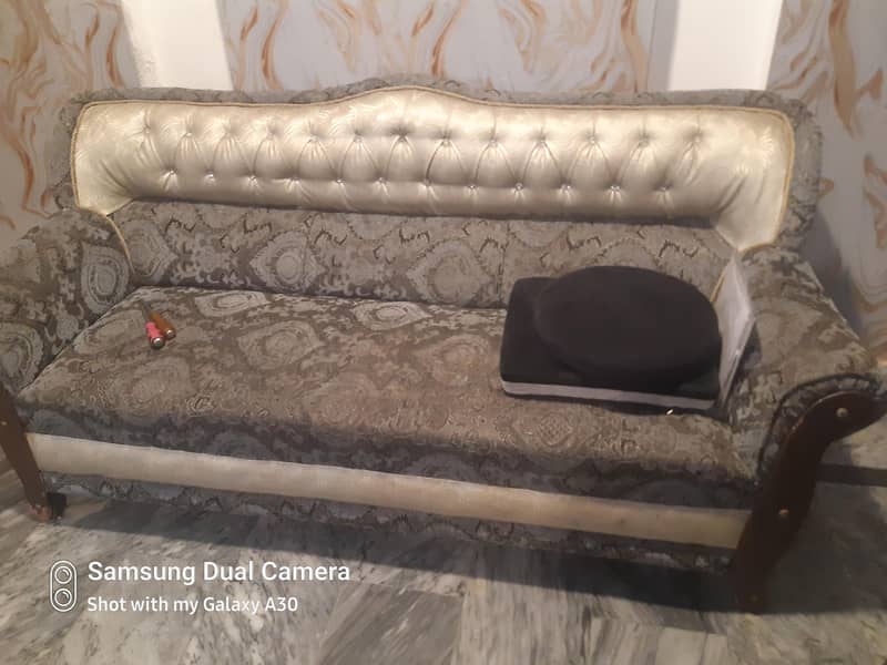 3pcs sofa set used

                                                            alt=