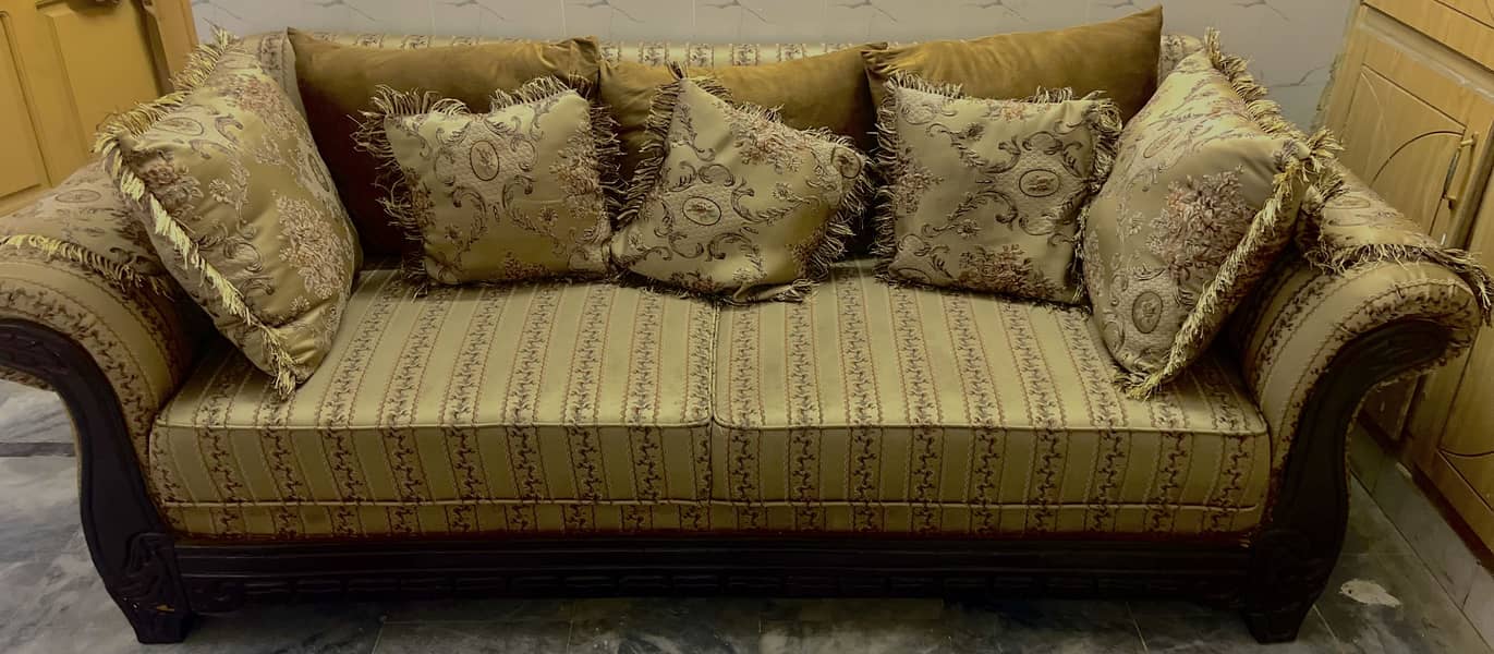 Sofas for home use

                                                            alt=