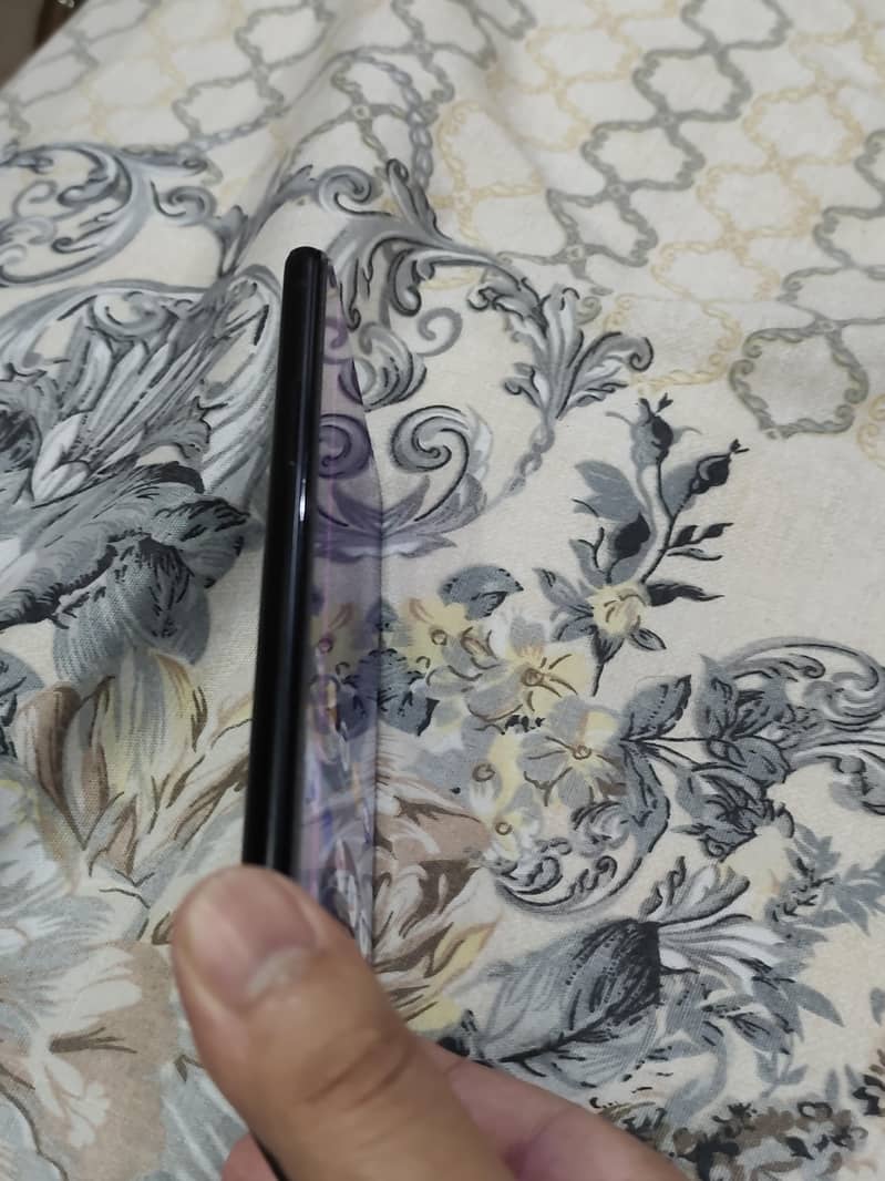 ONEPLUS 9R /MINOR LINE CONDITION 9/10

                                                            alt=