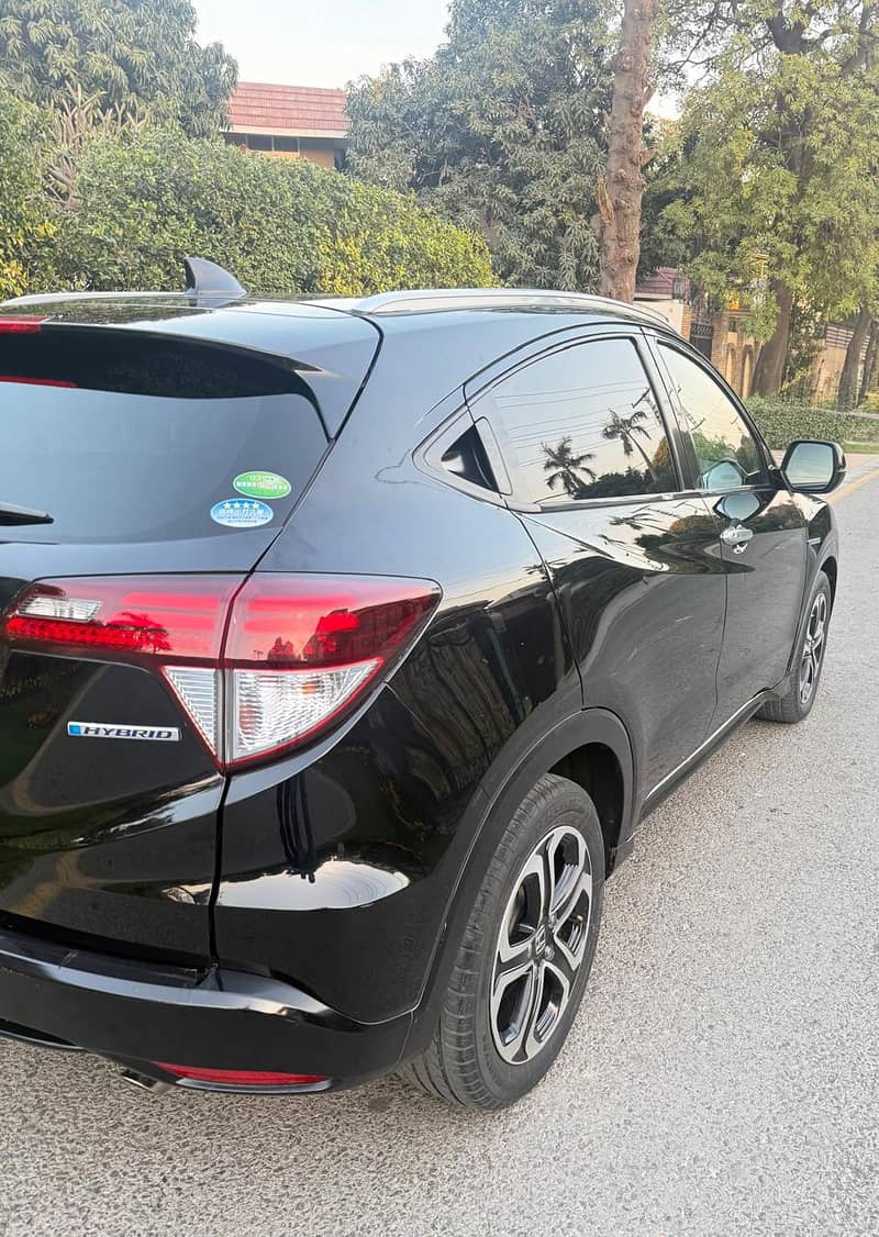 Honda Vezel Z package 2016

                                                            alt=