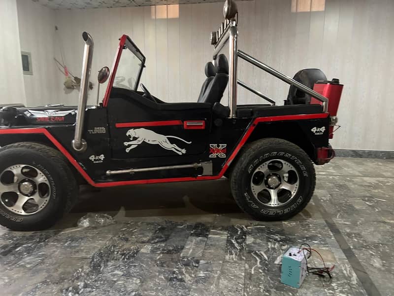 Jeep M 825 2017

                                                            alt=