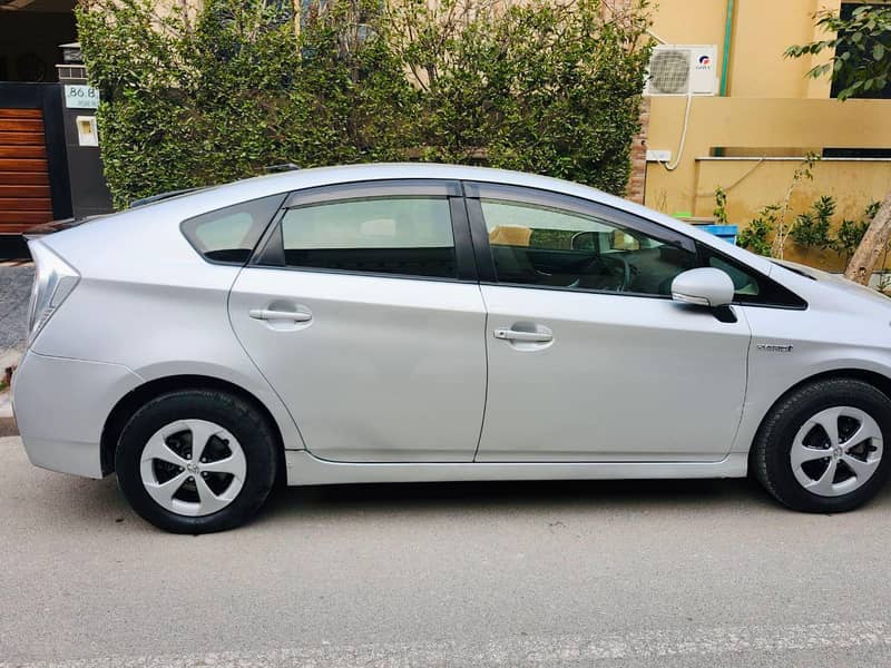 neat and clean Hibird car

                                                            alt=