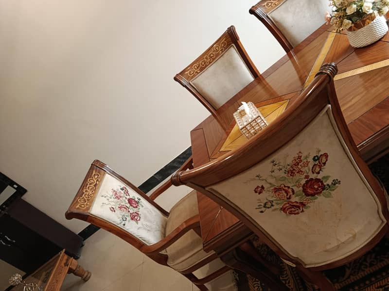 Dining table

                                                            alt=