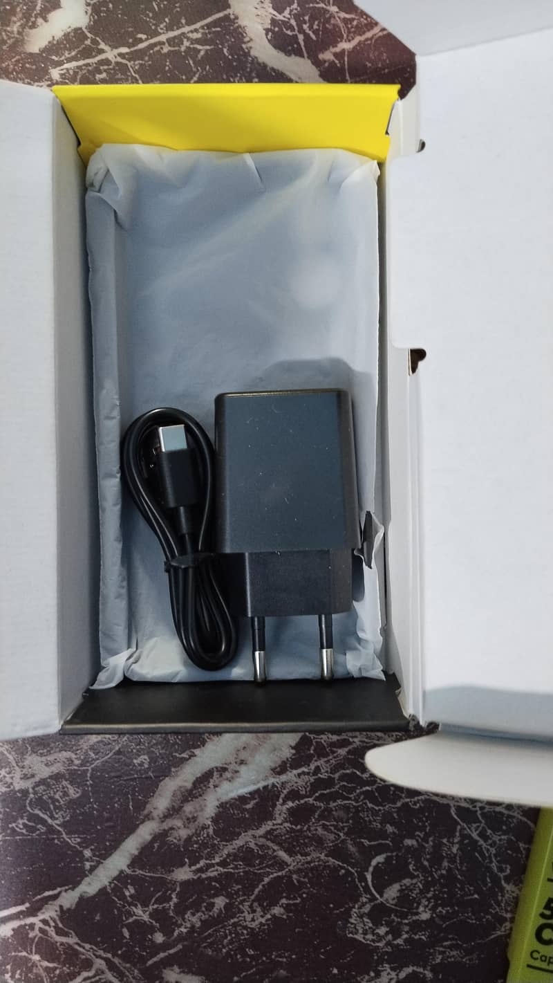 Villaon V25s 2/32 for sell open box

                                                            alt=