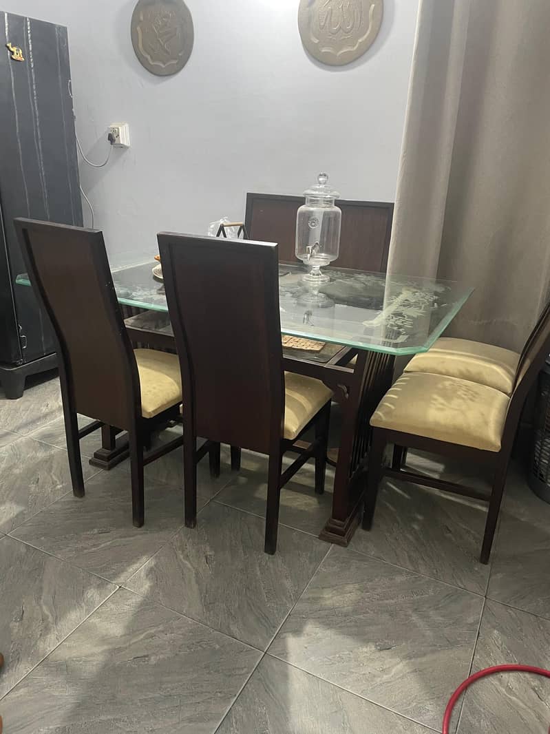 6 Seater Glass Dining Table

                                                            alt=