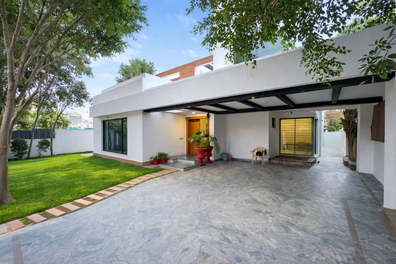 22 Marla Corner Well Maintained Solid Bungalow Top Location Must Once Visit

                                                            alt=