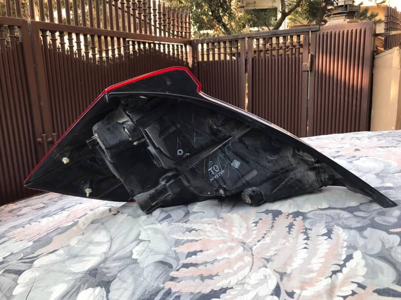 Honda Civic 2016-2021 Right Side Back/Tail Light

                                                            alt=