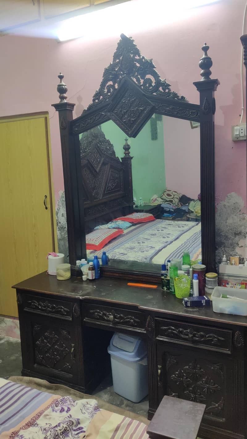 dressing table+crockery almari

                                                            alt=