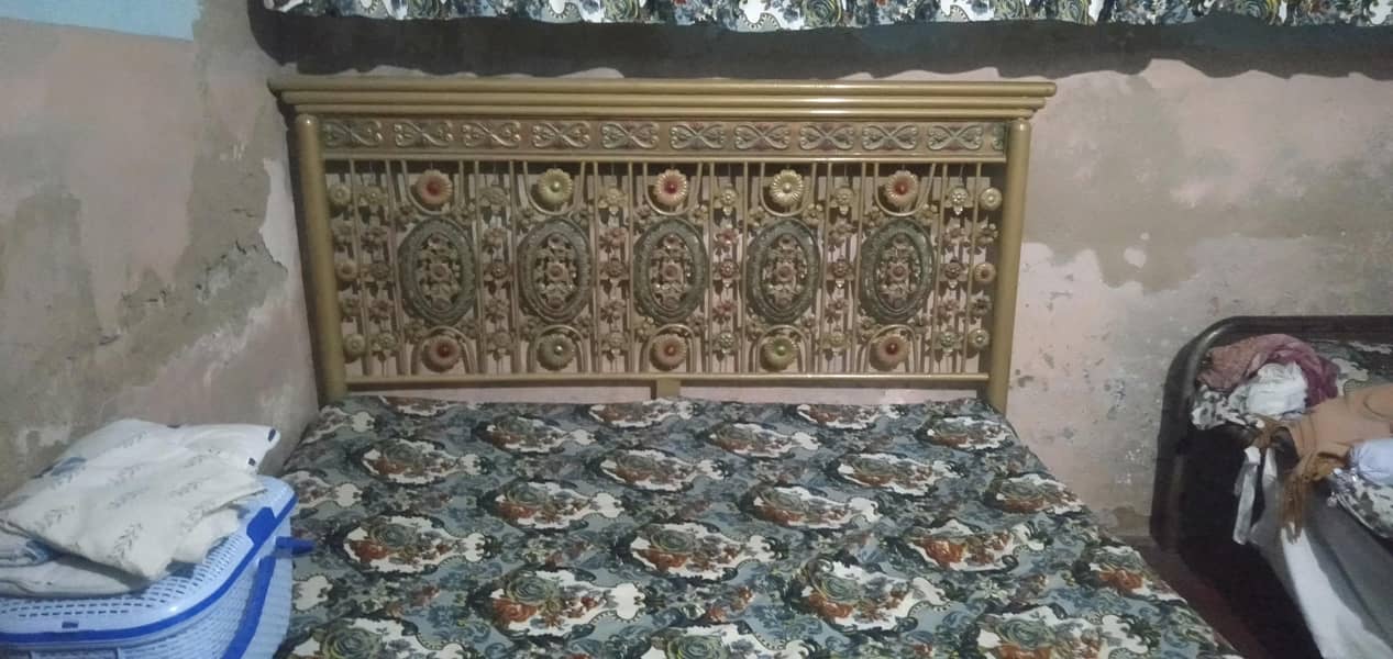 Iron bed with mattress

                                                            alt=