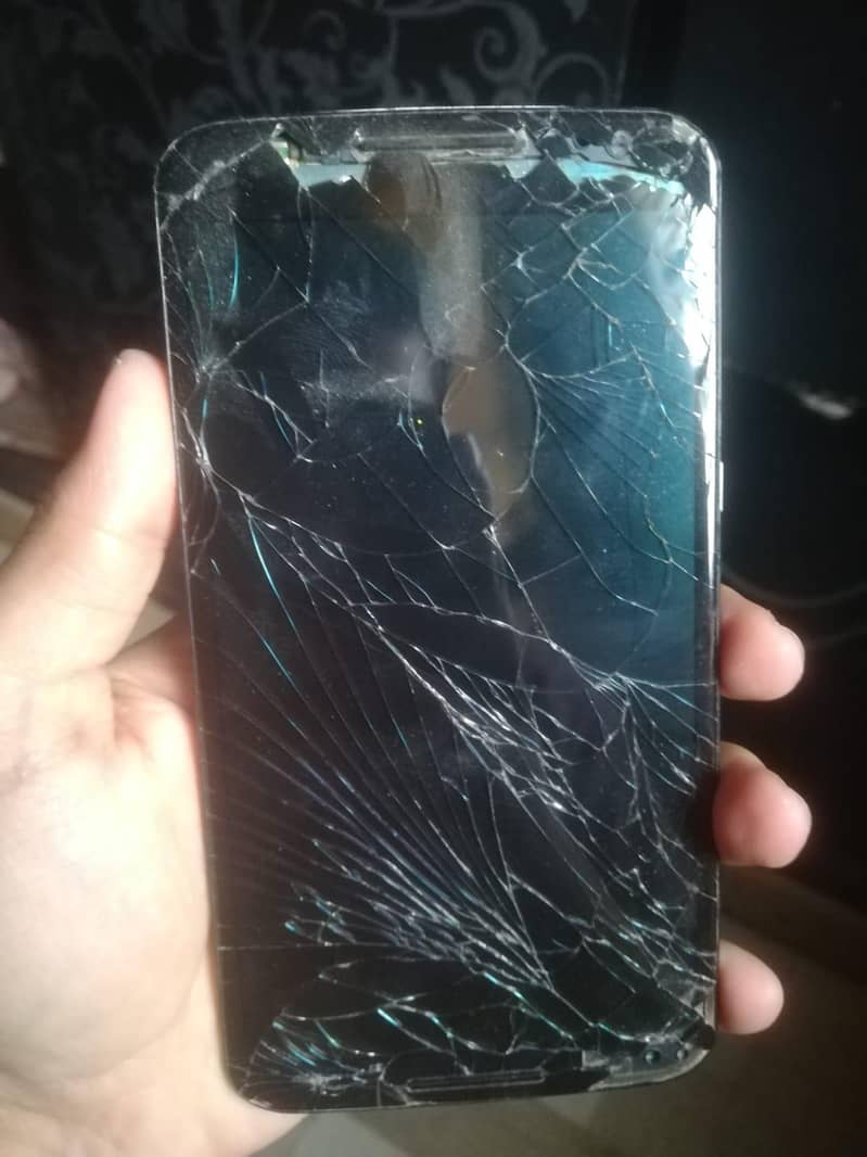 nexus 6 argent for selling all ok only panel change kar na pare ga

                                                            alt=