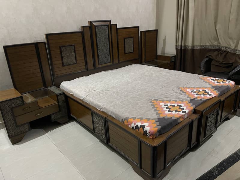 King bed with two side tables and dressing
